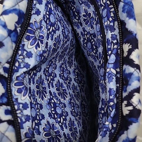 Vera Bradley Triple Zip Hipster-NWT - Picture 7 of 8